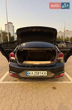Седан Hyundai Elantra 2019 в 
