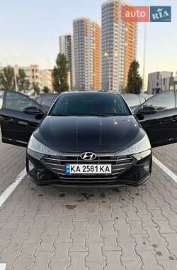Седан Hyundai Elantra 2019 в Киеве