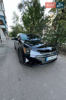 Седан Hyundai Elantra 2019 в 