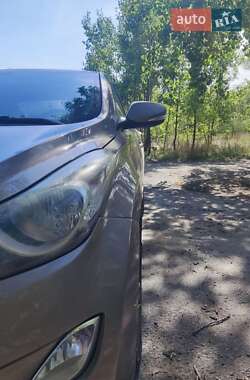 Седан Hyundai Elantra 2012 в 