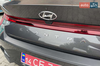 Седан Hyundai Elantra 2021 в 