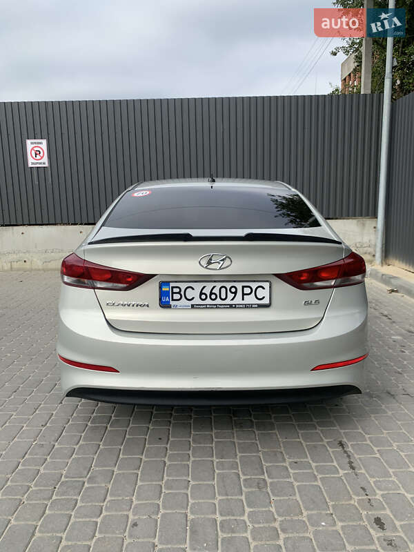 Седан Hyundai Elantra 2018 в Винниках