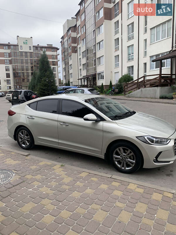 Седан Hyundai Elantra 2018 в Винниках