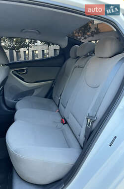 Седан Hyundai Elantra 2015 в 