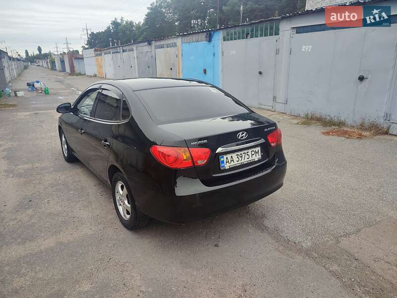 Седан Hyundai Elantra 2010 в Киеве