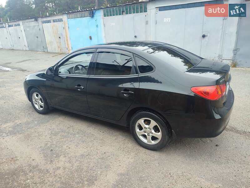 Седан Hyundai Elantra 2010 в Киеве