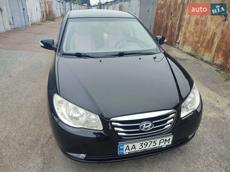 Седан Hyundai Elantra 2010 в Киеве