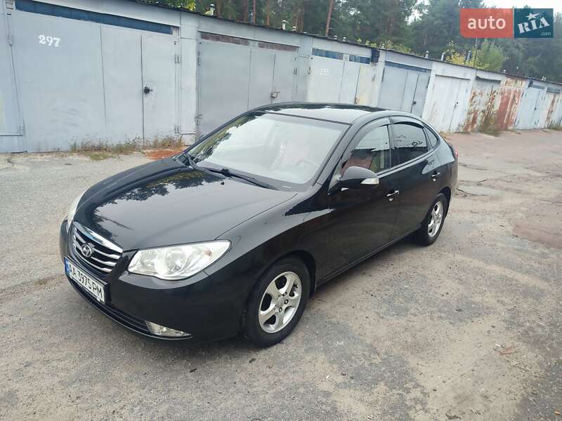 Седан Hyundai Elantra 2010 в Киеве