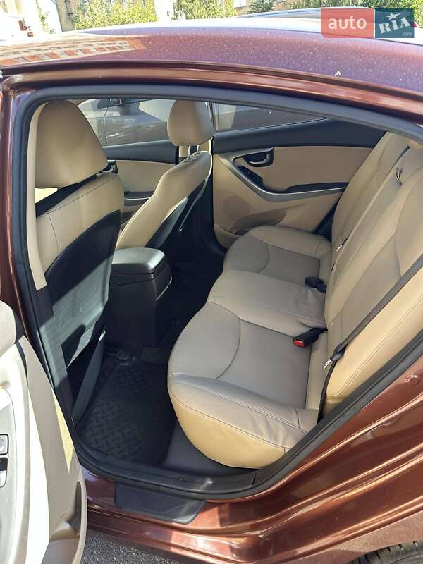 Седан Hyundai Elantra 2012 в Киеве