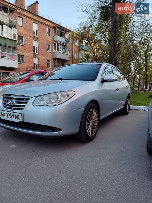 Седан Hyundai Elantra 2010 в Вышгороде