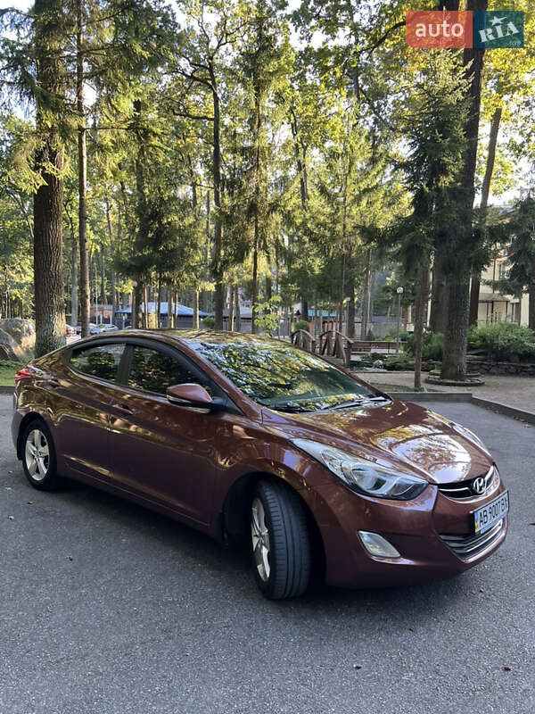 Седан Hyundai Elantra 2013 в Виннице