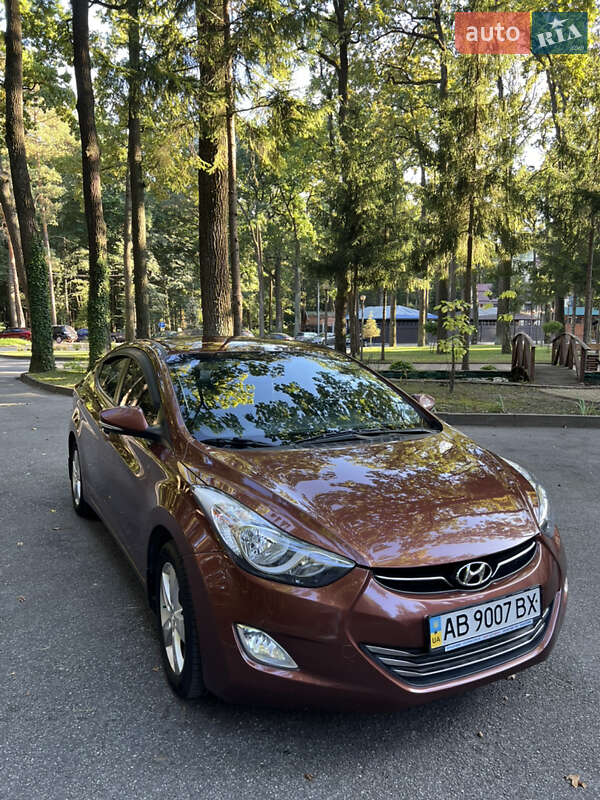 Седан Hyundai Elantra 2013 в Виннице