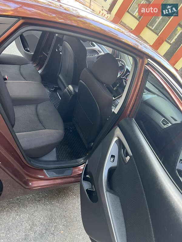 Седан Hyundai Elantra 2013 в Виннице