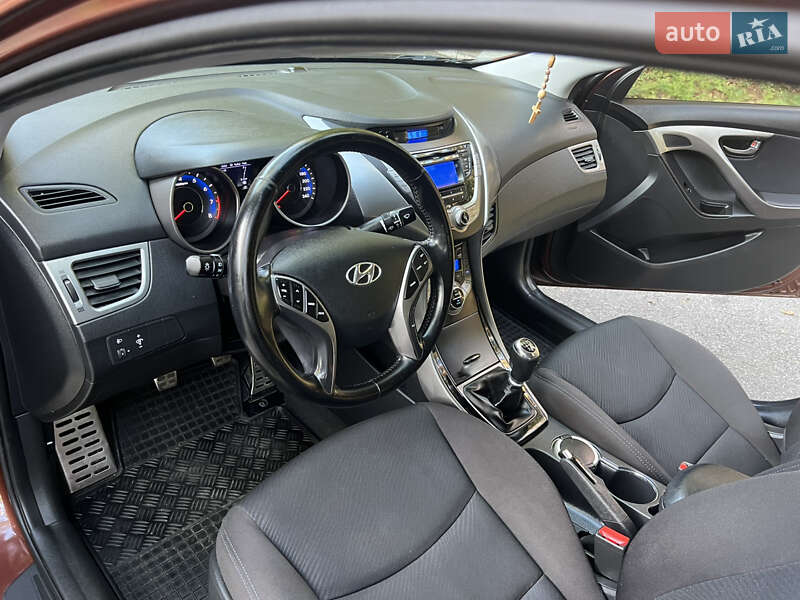 Седан Hyundai Elantra 2013 в Виннице