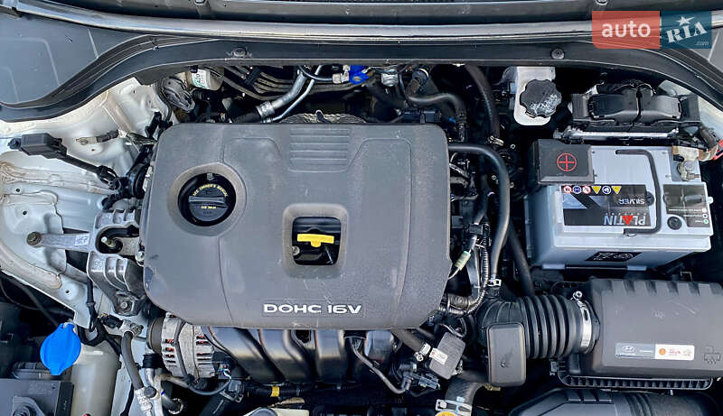 Седан Hyundai Elantra 2016 в Харкові