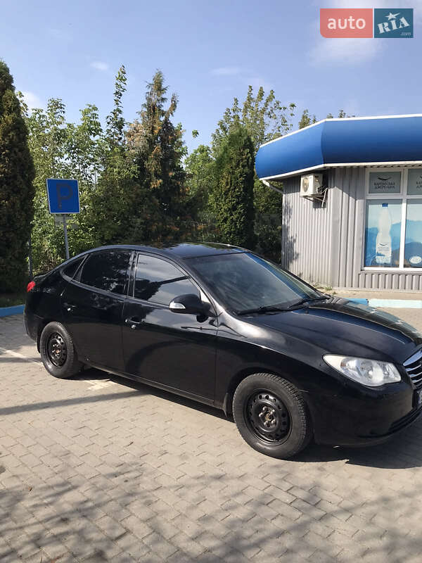Седан Hyundai Elantra 2010 в Львове