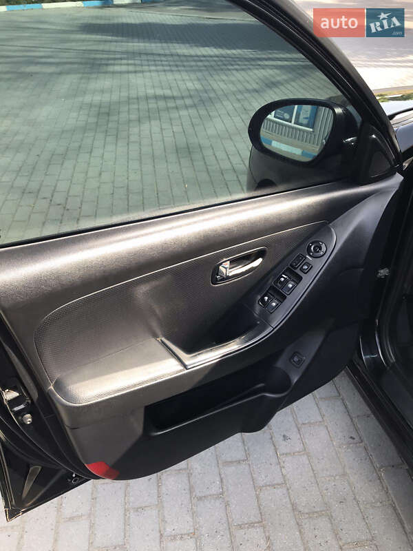 Седан Hyundai Elantra 2010 в Львове
