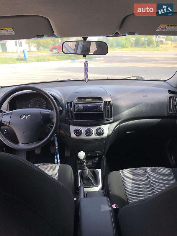 Седан Hyundai Elantra 2010 в Львове