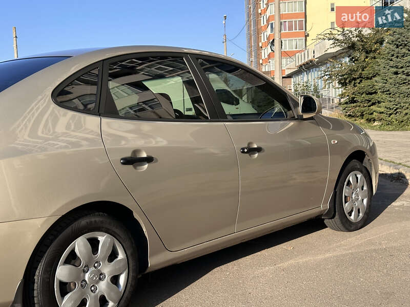 Седан Hyundai Elantra 2008 в Николаеве