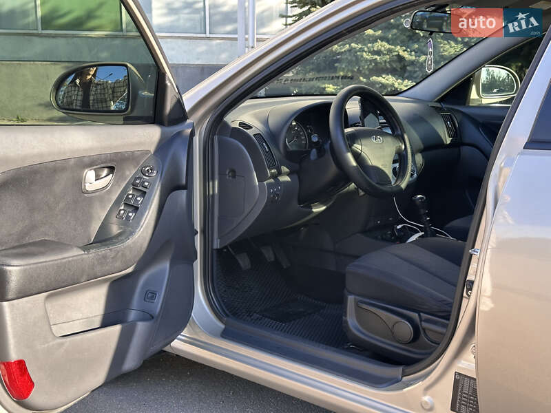 Седан Hyundai Elantra 2008 в Николаеве