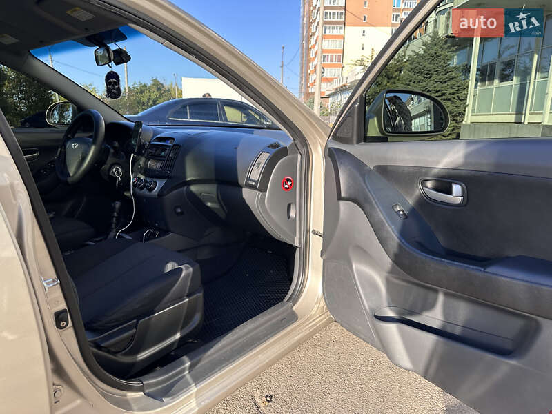 Седан Hyundai Elantra 2008 в Николаеве