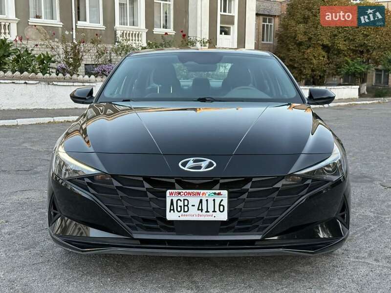 Седан Hyundai Elantra 2023 в Тараще