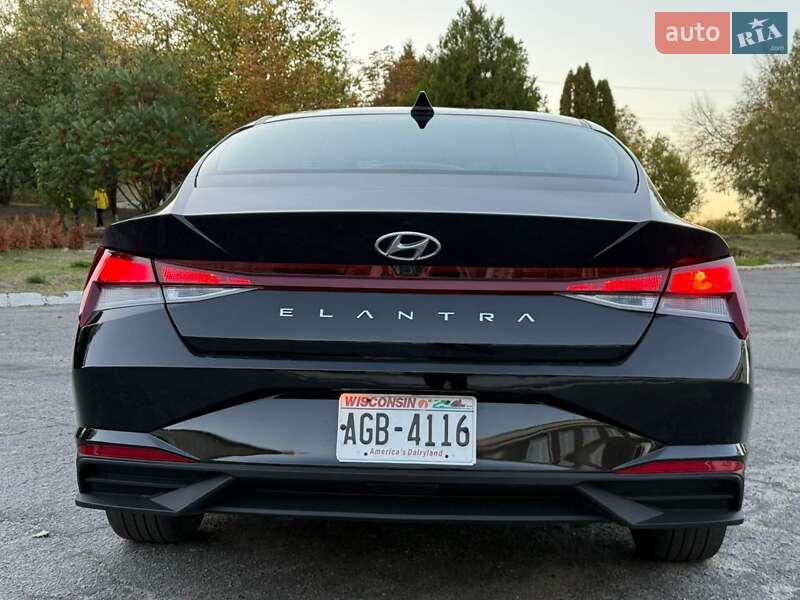 Седан Hyundai Elantra 2023 в Тараще