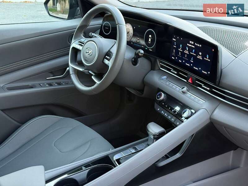 Седан Hyundai Elantra 2023 в Тараще