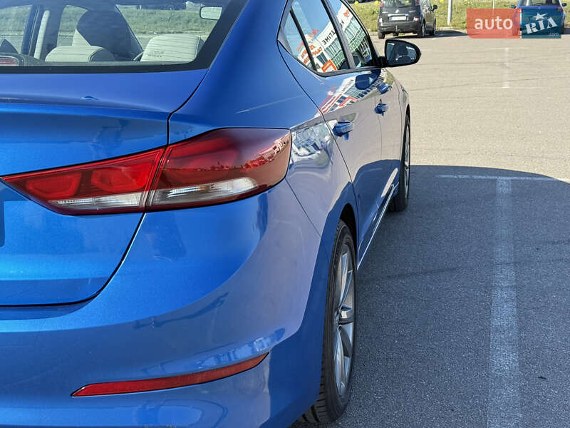 Седан Hyundai Elantra 2016 в Києві