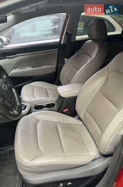 Седан Hyundai Elantra 2016 в 