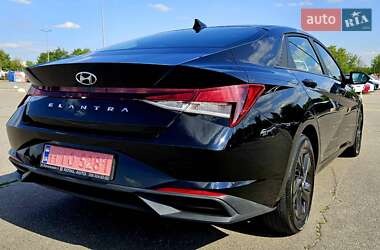 Седан Hyundai Elantra 2021 в 