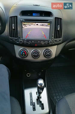 Седан Hyundai Elantra 2010 в 
