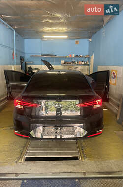 Седан Hyundai Elantra 2020 в Кривом Роге