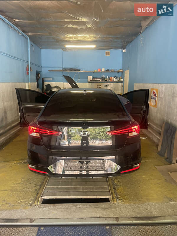 Седан Hyundai Elantra 2020 в Кривом Роге
