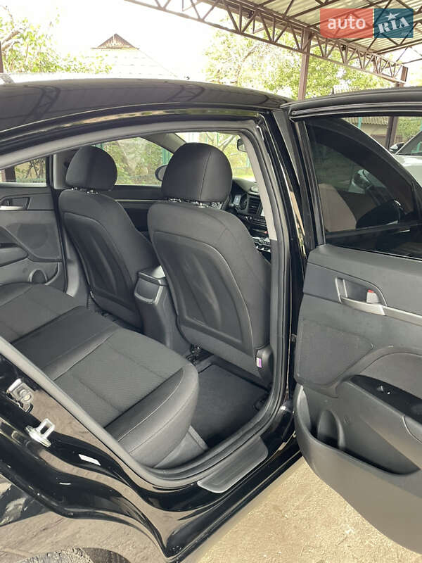 Седан Hyundai Elantra 2020 в Кривом Роге