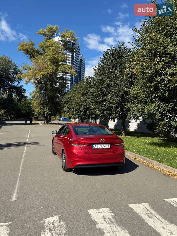 Седан Hyundai Elantra 2016 в Киеве
