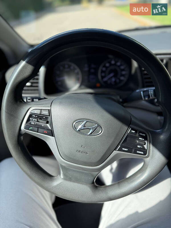 Седан Hyundai Elantra 2016 в Киеве