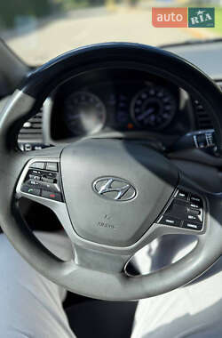 Седан Hyundai Elantra 2016 в 