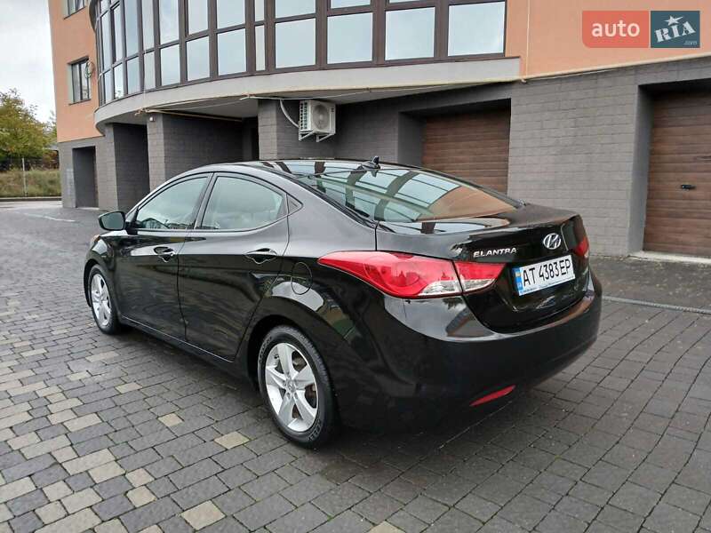 Седан Hyundai Elantra 2012 в Ивано-Франковске