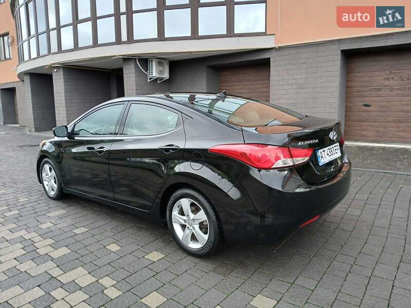 Седан Hyundai Elantra 2012 в Ивано-Франковске