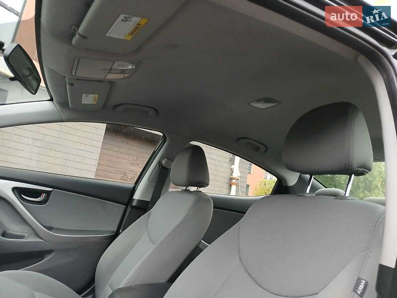 Седан Hyundai Elantra 2012 в Ивано-Франковске