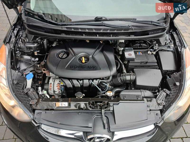 Седан Hyundai Elantra 2012 в Ивано-Франковске