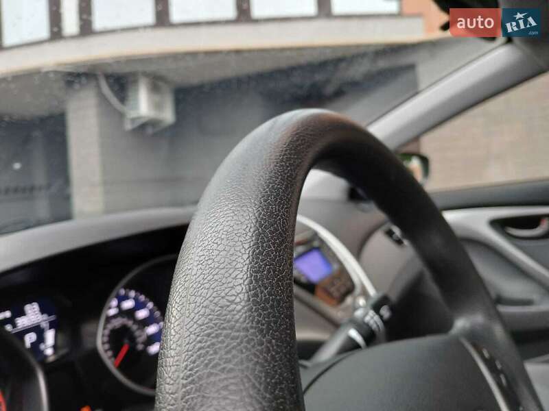 Седан Hyundai Elantra 2012 в Ивано-Франковске