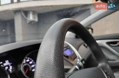 Седан Hyundai Elantra 2012 в 