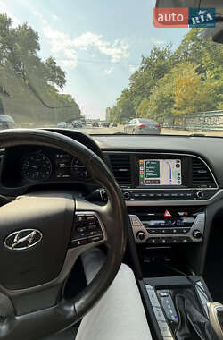 Седан Hyundai Elantra 2017 в 