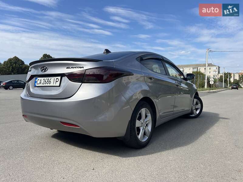 Седан Hyundai Elantra 2013 в Богуславе