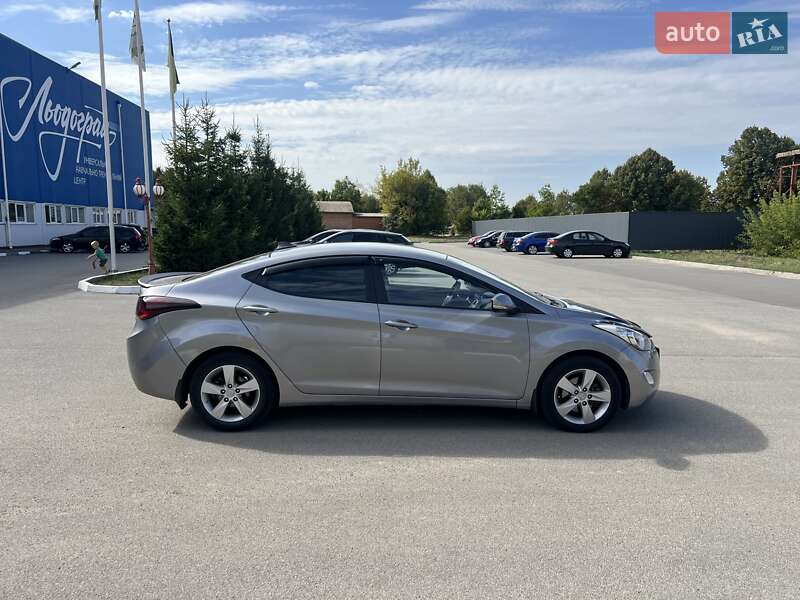 Седан Hyundai Elantra 2013 в Богуславе
