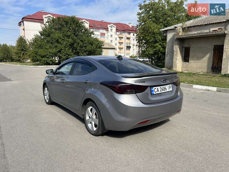 Седан Hyundai Elantra 2013 в Богуславе