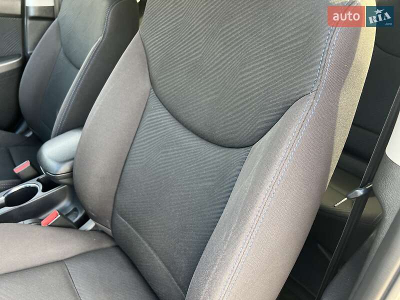 Седан Hyundai Elantra 2013 в Богуславе