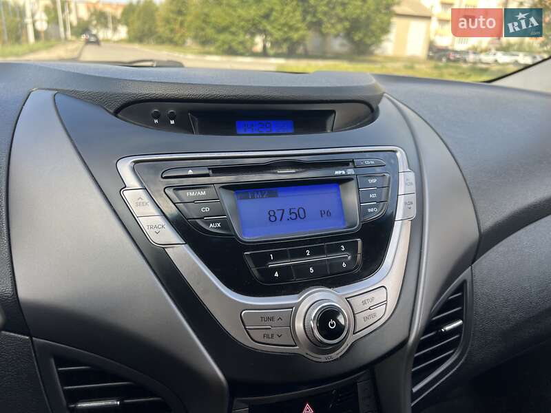 Седан Hyundai Elantra 2013 в Богуславе